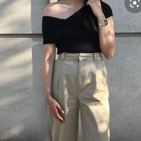 Aritzia  babaton TRENDY CROSS OFF-SHOULDER SHORT SLEEVE TOP - Picture 5 of 5